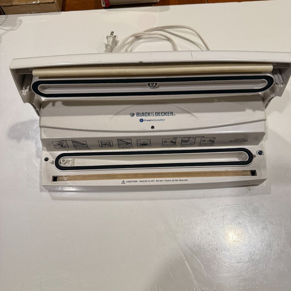Black & Decker FreshGuard Vacuum Sealer Tested - Picture 2 of 3